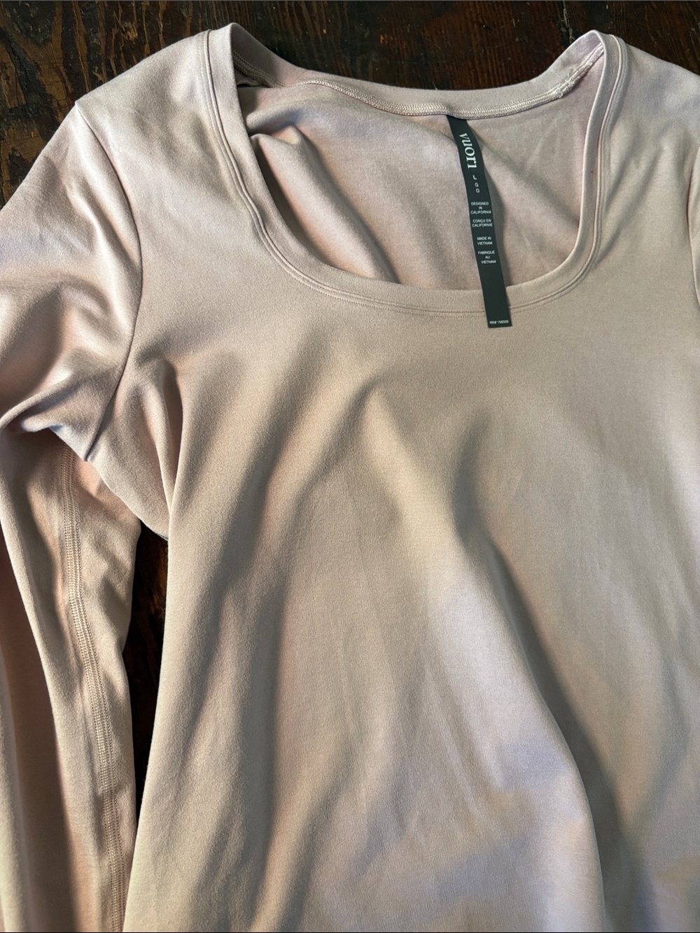 Vuori Long-Sleeve Halo Essential Scoop Shirt in a pale blush color Large - Picture 7 of 10